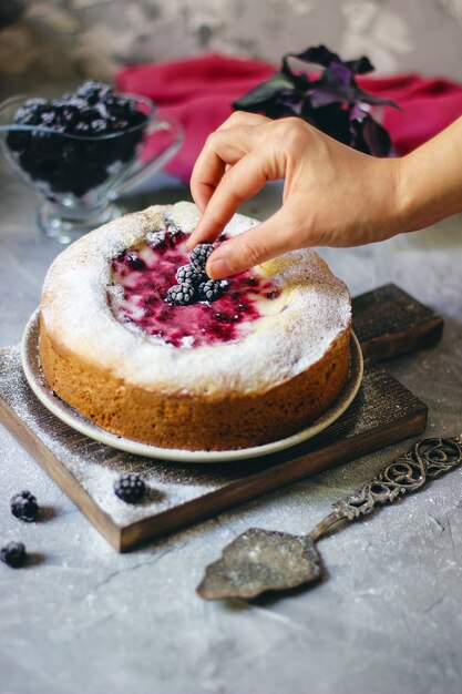 Gâteau au fromage cottage aux mûres