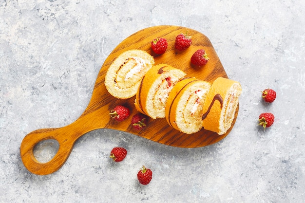 Gâteau Aux Framboises Avec Des Baies Fraîches.