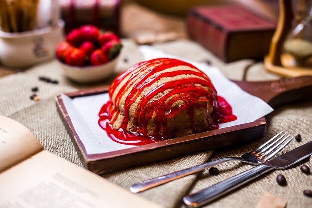Gâteau, à, confiture fraise, vue côté