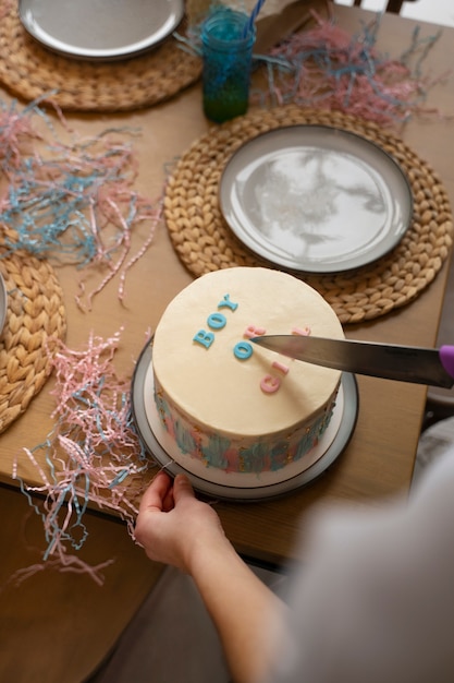 Gâteau de coupe adulte à angle élevé