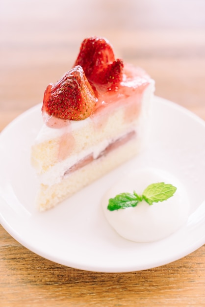 gâteau à la crème aux fraises