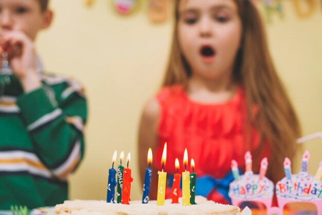 Gâteau sur la fête d&#39;anniversaire