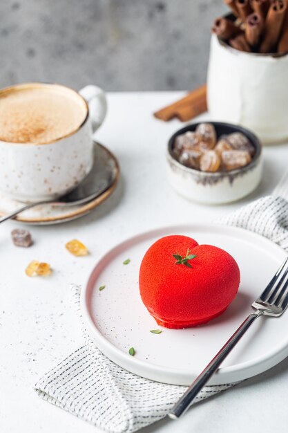 Gâteau en forme de chaleur rouge