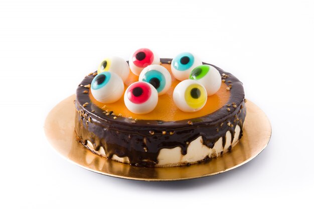 Gateau D Halloween A La Decoration Des Yeux De Bonbon Isolee Sur Blanc Photo Premium Gateau D Halloween A La Decoration Des Yeux De Bonbon Isolee Sur Blanc Photo Premium