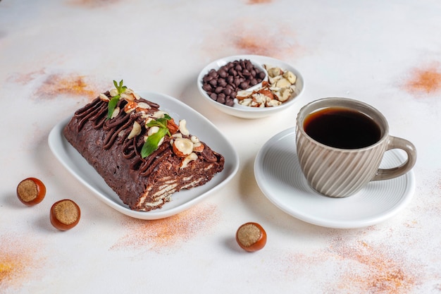 Gâteau mosaïque au chocolat et biscuit