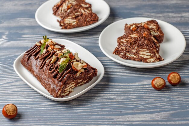 Gâteau mosaïque au chocolat et biscuit