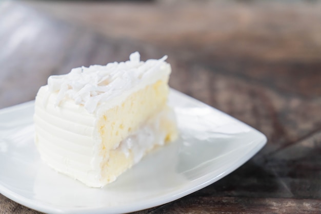 Gâteau à la noix de coco sur plat