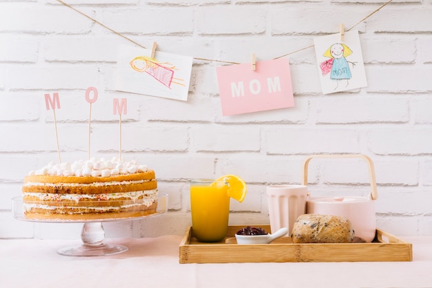 Photo gratuite gâteau et petit-déjeuner pour la fête des mères