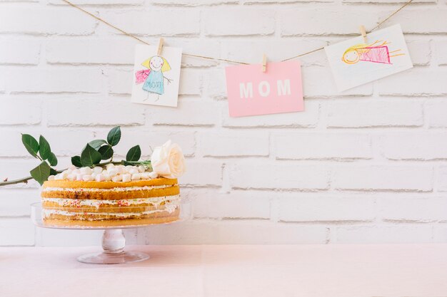 Gâteau pour la fête des mères avec espace sur la droite