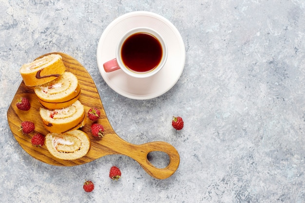 Gâteau Roulé Aux Framboises Aux Fruits Frais