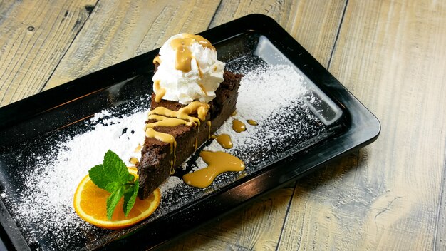 Gâteau sur une table de restaurant