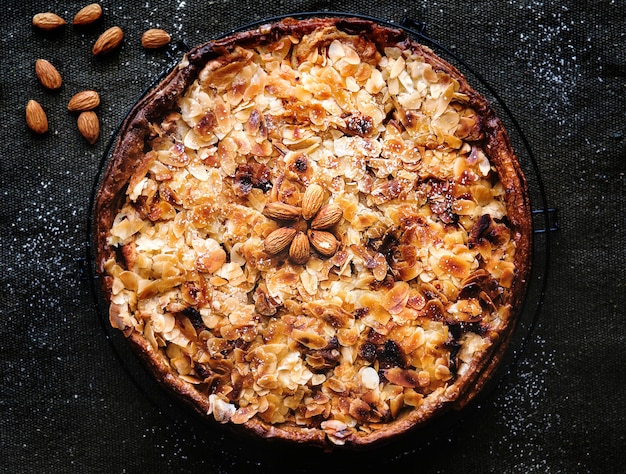 Photo gratuite gâteau tosca maison aux amandes