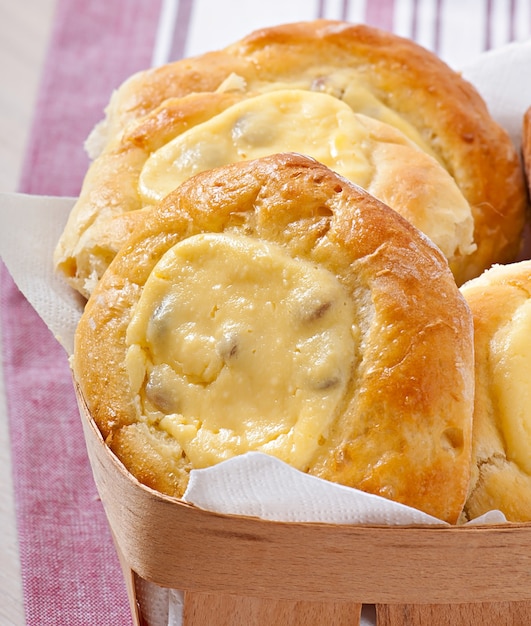 Gâteaux au fromage à la menthe et à la crème sure. Dessert délicieux