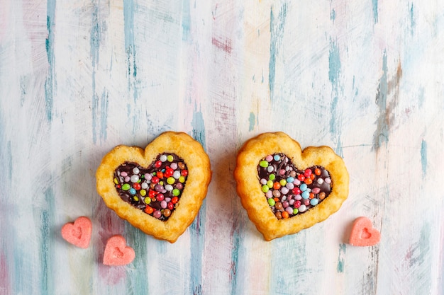 Gâteaux en forme de coeur pour la Saint-Valentin.