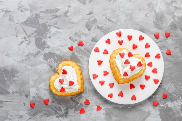 Gâteaux en forme de coeur pour la Saint-Valentin.