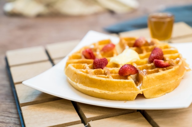 Gaufres au beurre au miel et à la fraise