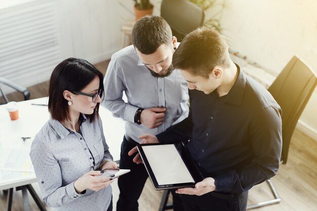 Gens d'affaires au bureau