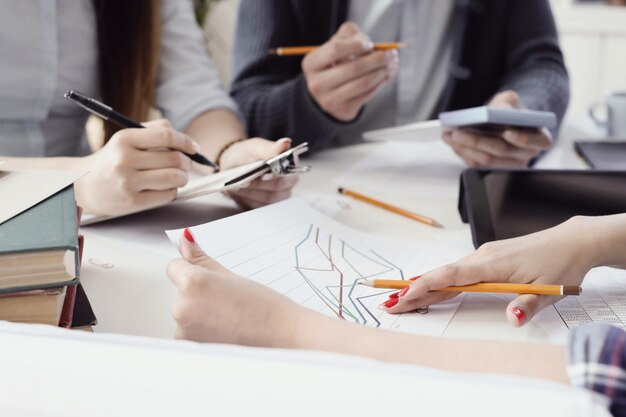 Des gens au travail