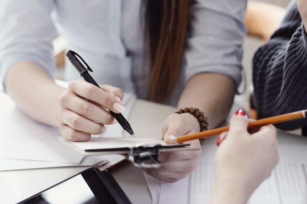 Des gens au travail