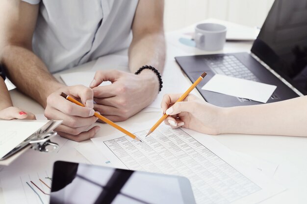 Des gens au travail