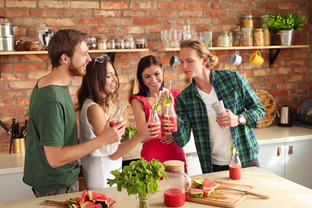 Les gens à la cuisine