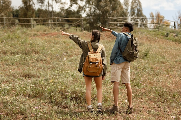 Photo gratuite gens de plein air à l'extérieur