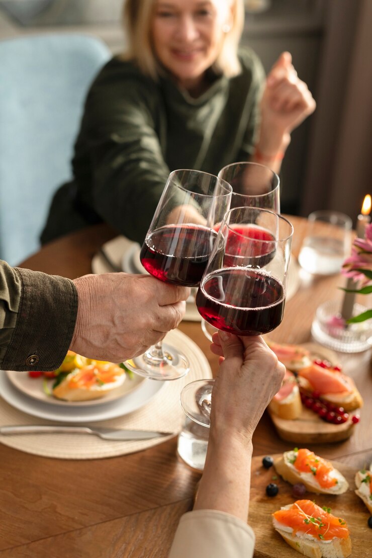 Photo gratuit des gens qui claquent des verres