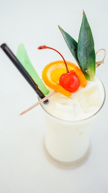 Glace à boire du verre aux cocktails