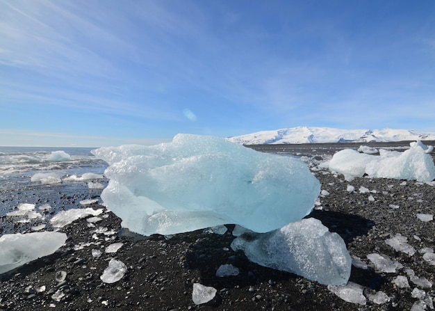 Glace glaciaire sur la plage d'Islande