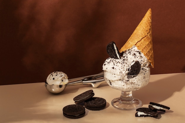 Photo gratuite glace savoureuse avec des biscuits