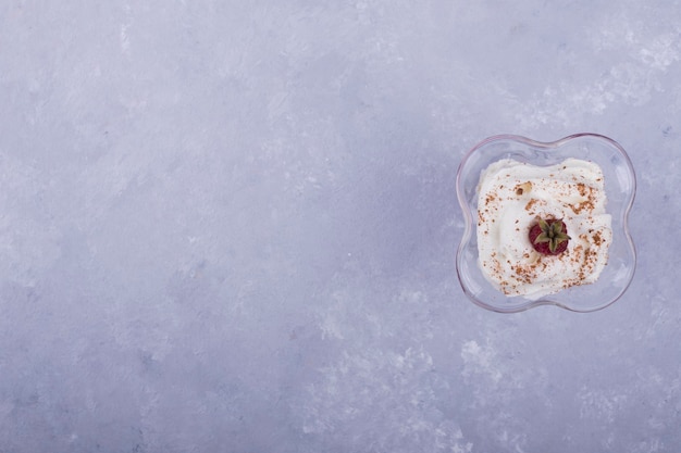 Glace Vanille Fraise Avec Cannelle En Poudre, Vue Du Dessus