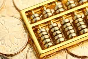 Photo gratuite golden abacus avec des pièces d'or chinoises en orgue en tant que fond
