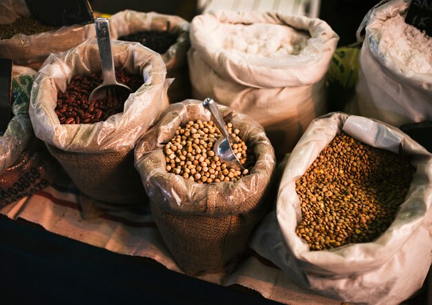 Grains à angle élevé dans des sacs