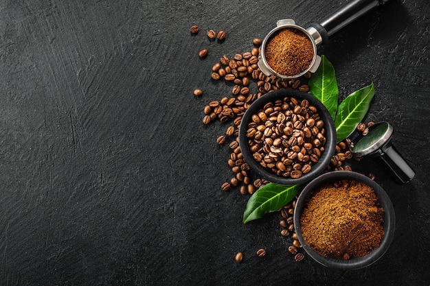 Grains de café avec accessoires pour la préparation du café