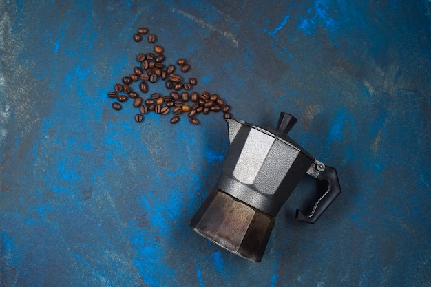 Photo gratuite grains de café et cafetière