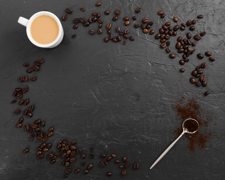 Photo gratuit grains de café avec cuillère et espace de copie