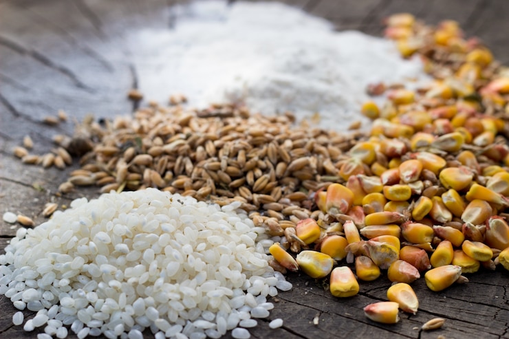 Photo gratuit grains, mélange alimentaire sur fond de bois