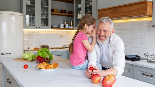 Grand-père et fille coup moyen