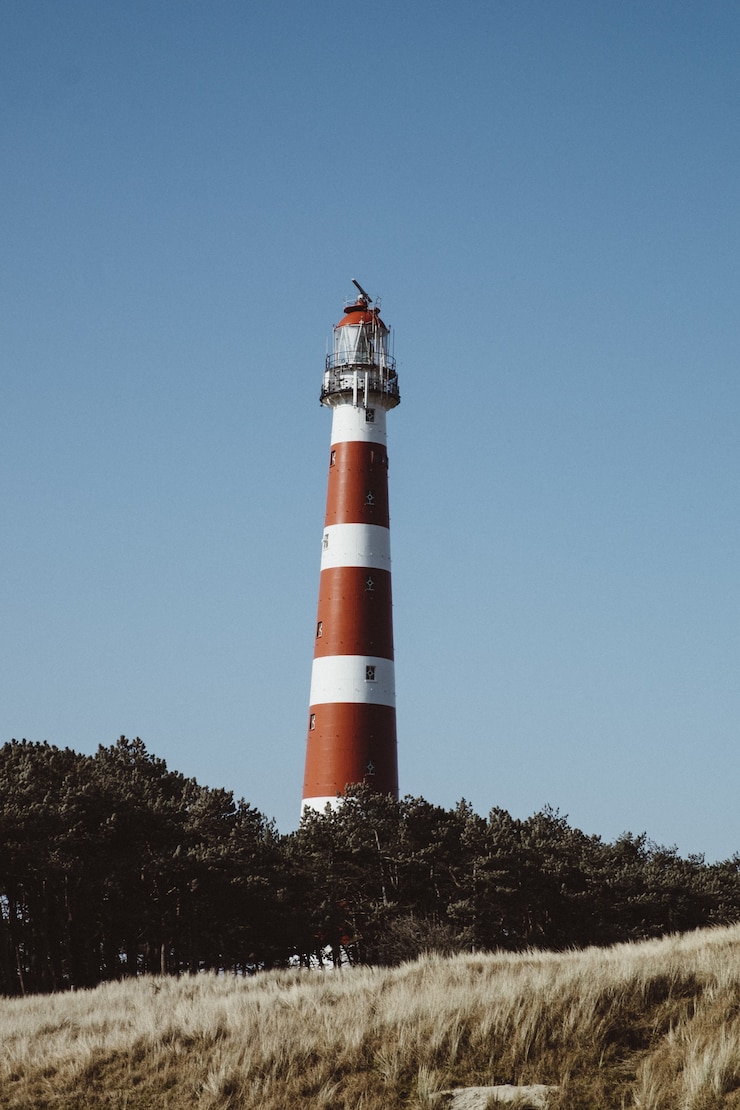 Photo gratuit un grand phare dans le domaine