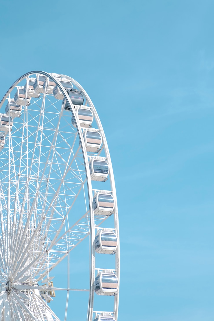 Photo gratuit grande roue et ciel bleu