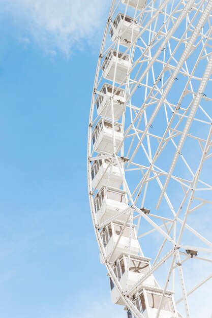 La grande roue classique du parc d&#39;attractions