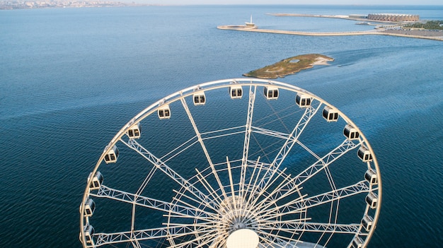 Grande roue vue mer