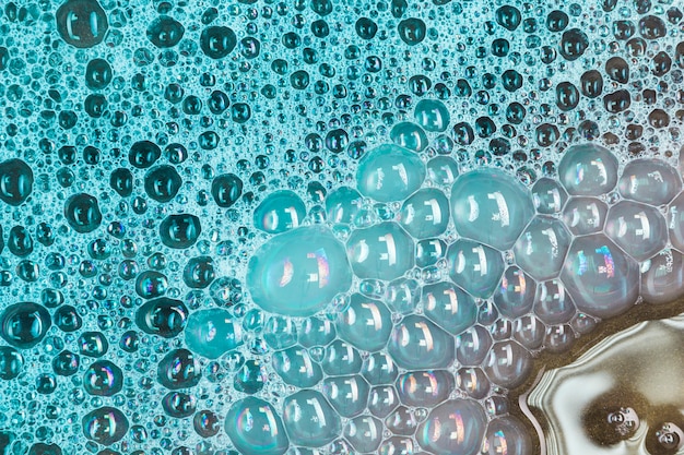 Photo gratuite grandes bulles vertes dans l'eau