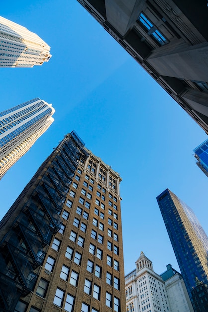 Grands immeubles de bureaux en ville