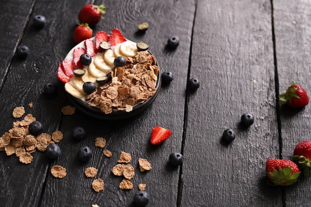 Granola. Délicieux petit déjeuner sur la table