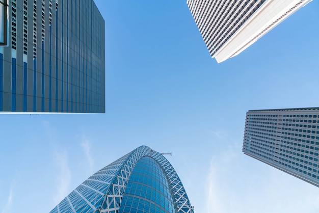 Les gratte-ciel et le ciel bleu - Shinjuku, Tokyo