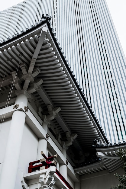 Gratte-ciel modernes dans le quartier des affaires du Japon