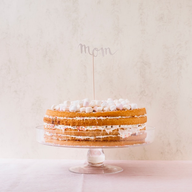 Gros gâteau délicieux pour la fête des mères