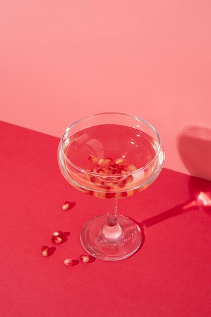 Gros plan sur les aliments cocktails dans un grand verre