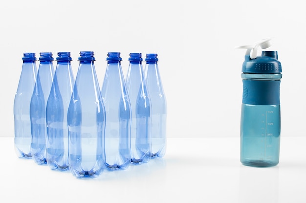 Gros plan sur les alternatives de bouteilles durables